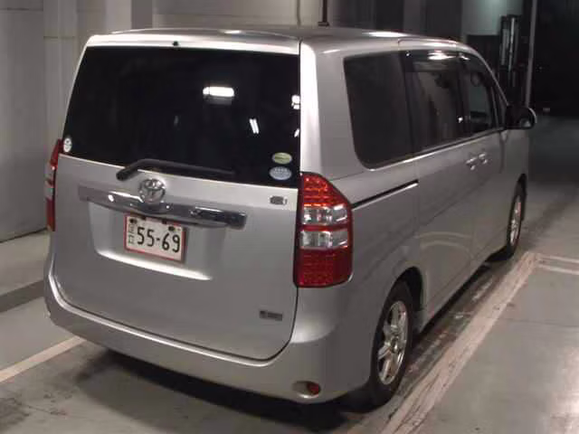 TOYOTA NOAH