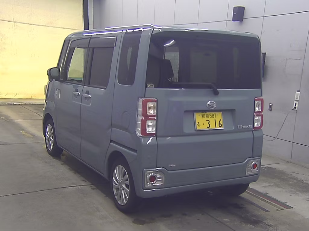 DAIHATSU WAKE