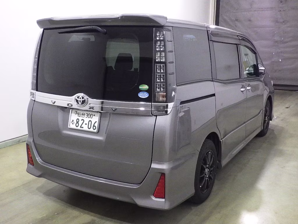 TOYOTA VOXY