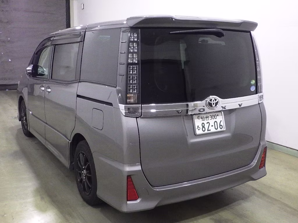 TOYOTA VOXY