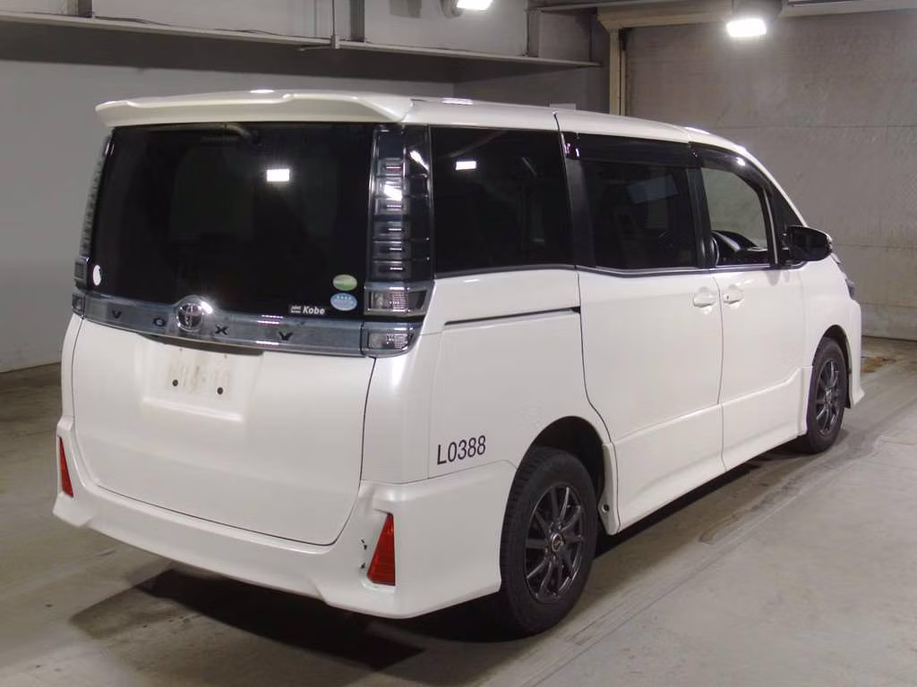 TOYOTA VOXY