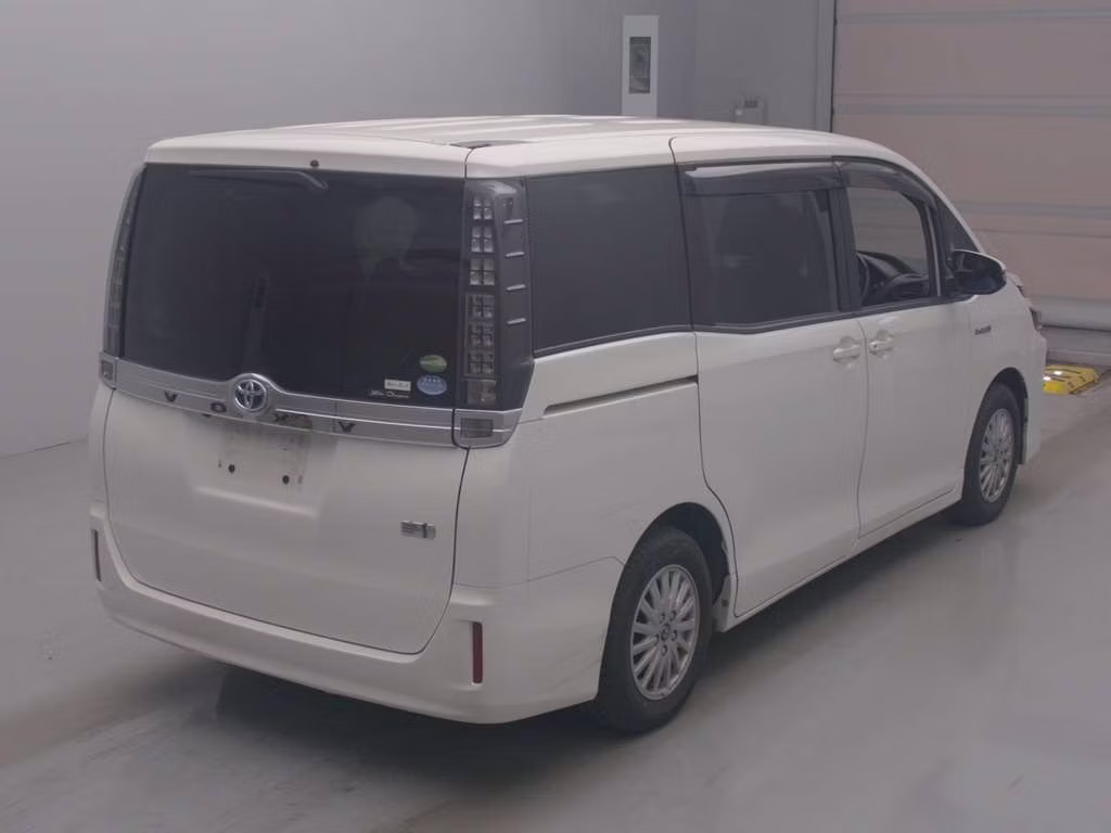 TOYOTA VOXY