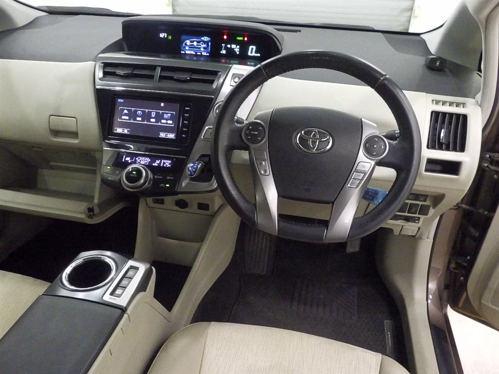 TOYOTA PRIUS ALPHA