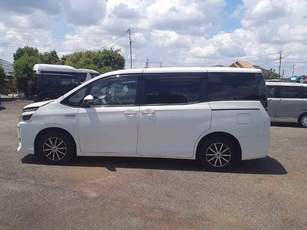 TOYOTA VOXY