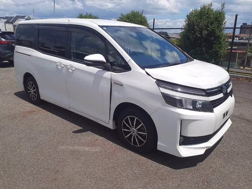 TOYOTA VOXY