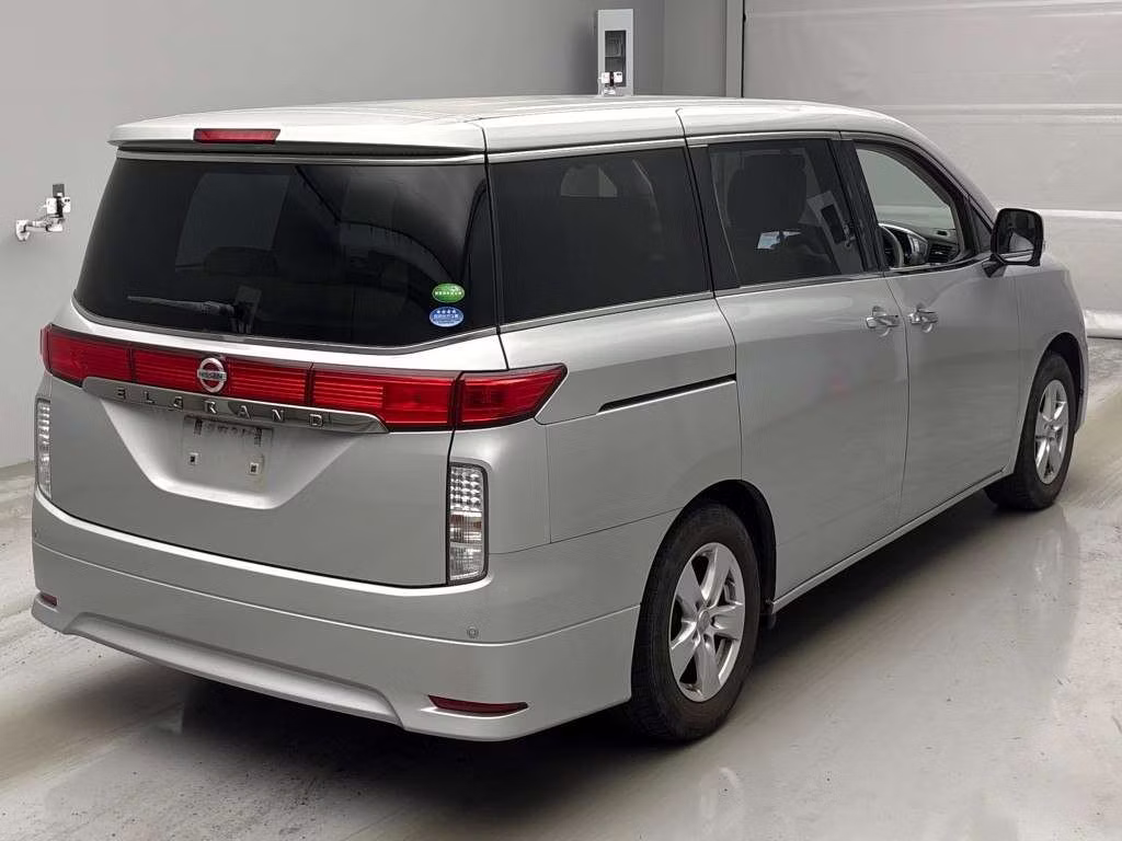 NISSAN ELGRAND