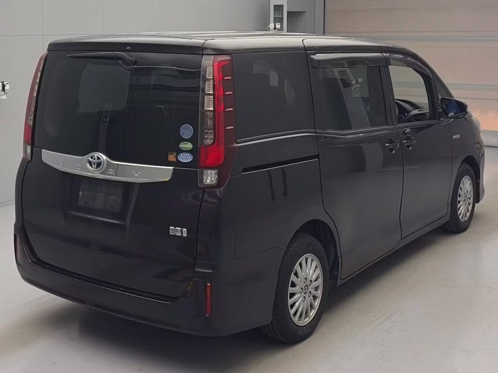TOYOTA NOAH