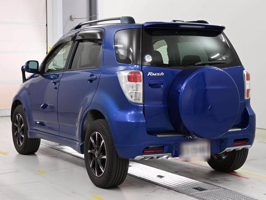 TOYOTA RUSH