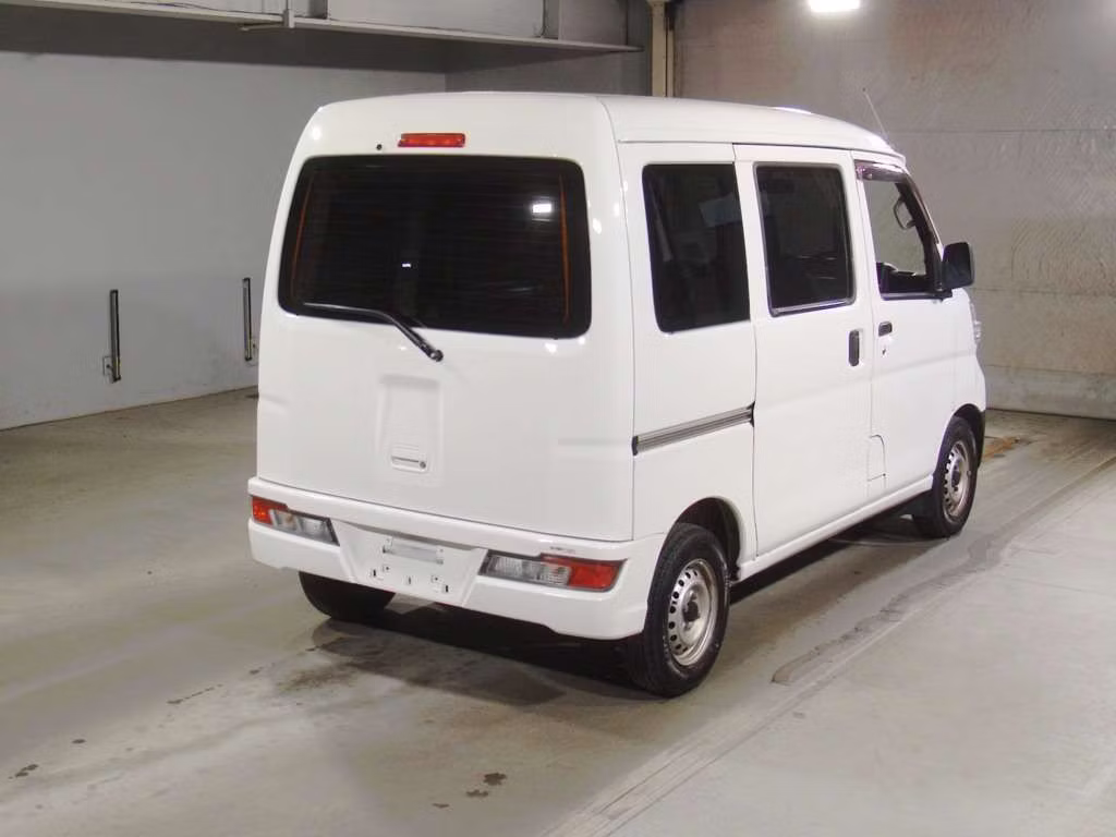 TOYOTA PIXIS VAN