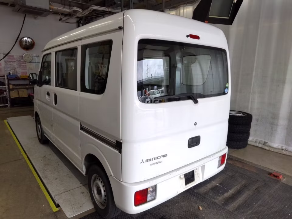 MITSUBISHI MINICAB