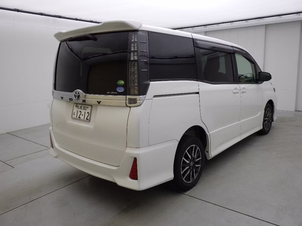 TOYOTA VOXY