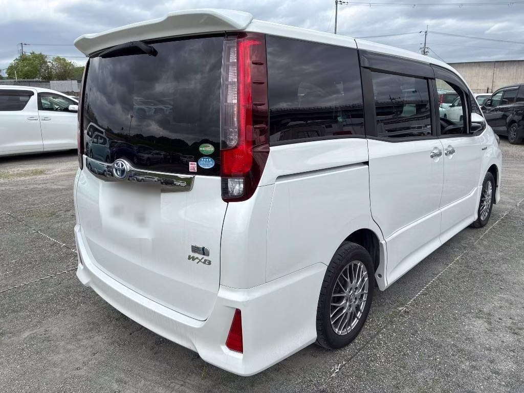 TOYOTA NOAH