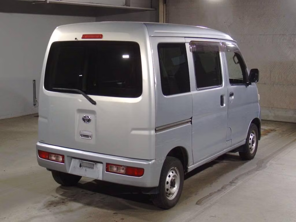 TOYOTA PIXIS VAN