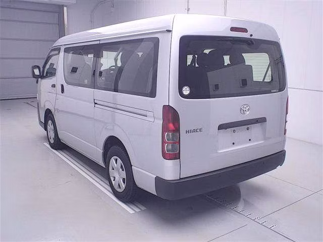 TOYOTA HIACE