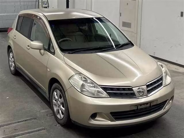 NISSAN TIIDA
