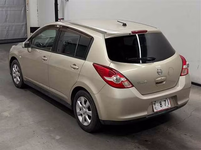 NISSAN TIIDA