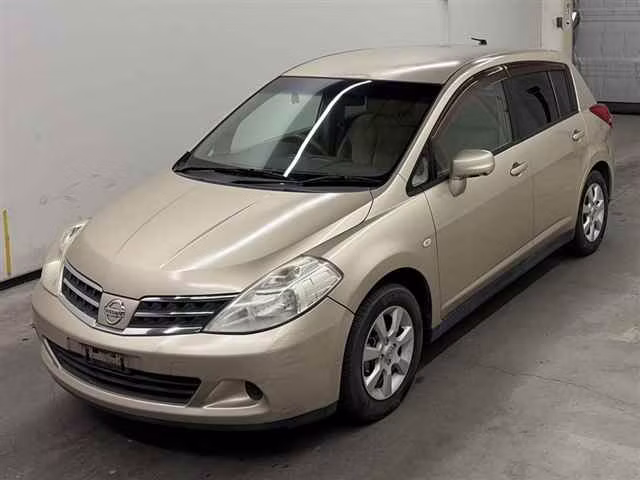 NISSAN TIIDA