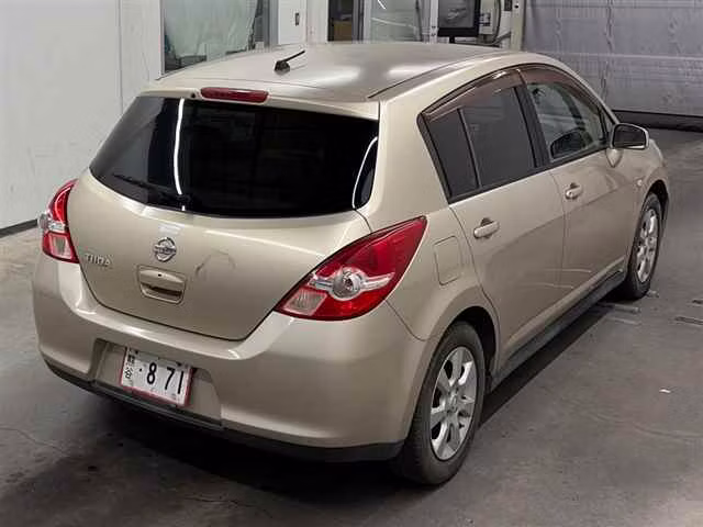 NISSAN TIIDA