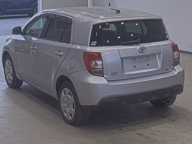 TOYOTA IST