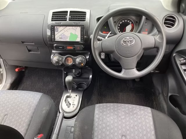 TOYOTA IST