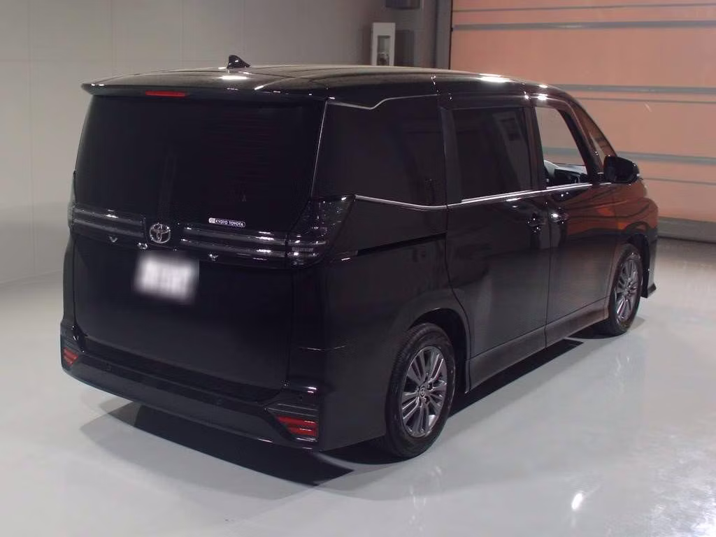 TOYOTA VOXY
