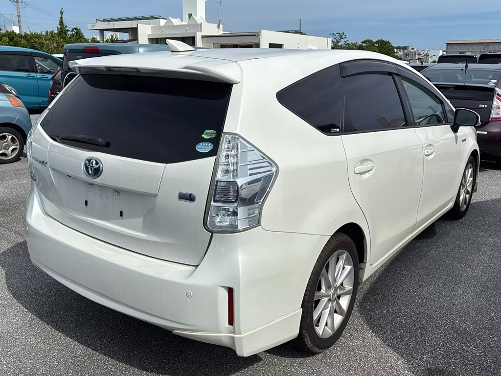 TOYOTA PRIUS ALPHA