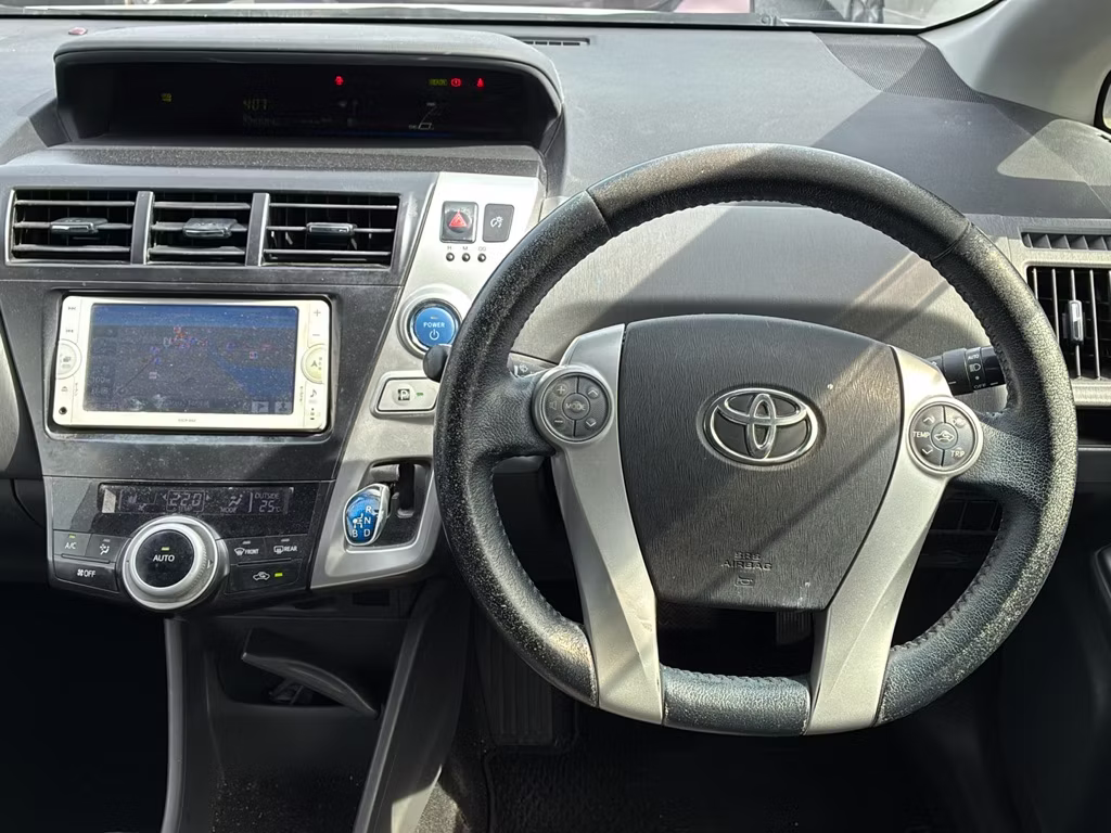TOYOTA PRIUS ALPHA