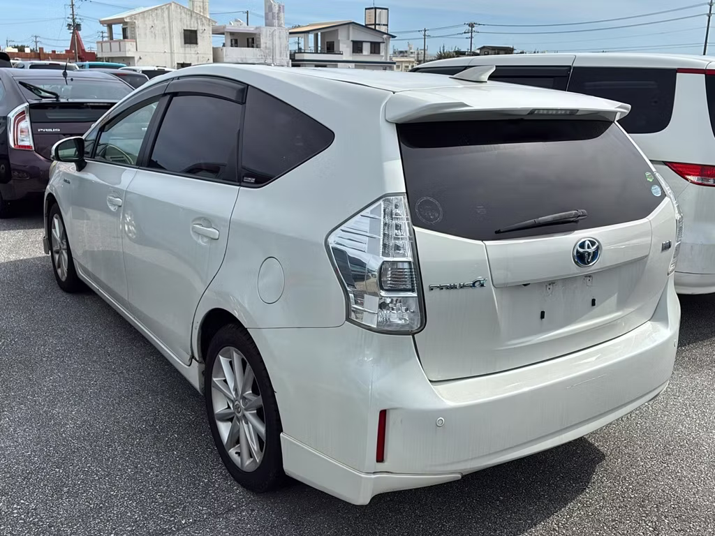 TOYOTA PRIUS ALPHA