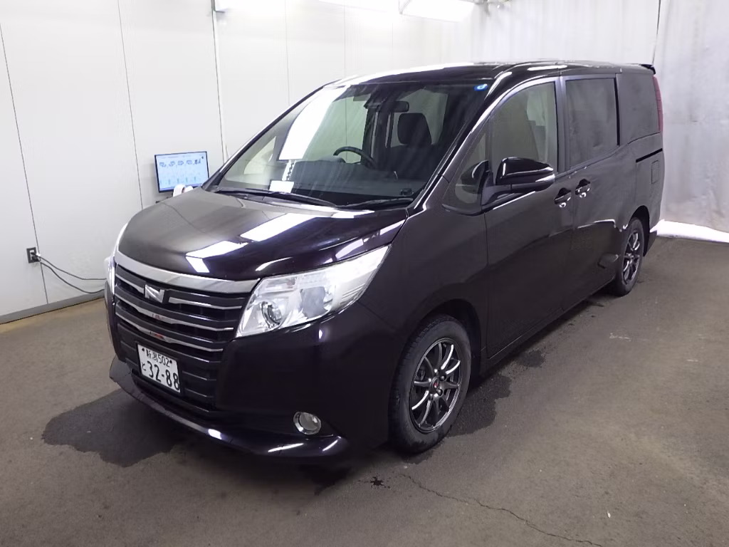 TOYOTA NOAH