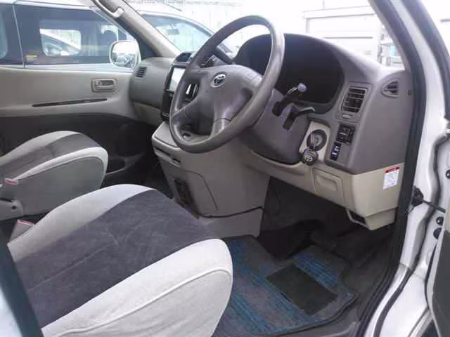 TOYOTA GRANVIA