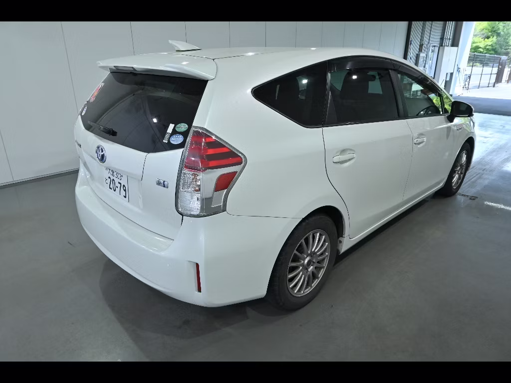 TOYOTA PRIUS ALPHA