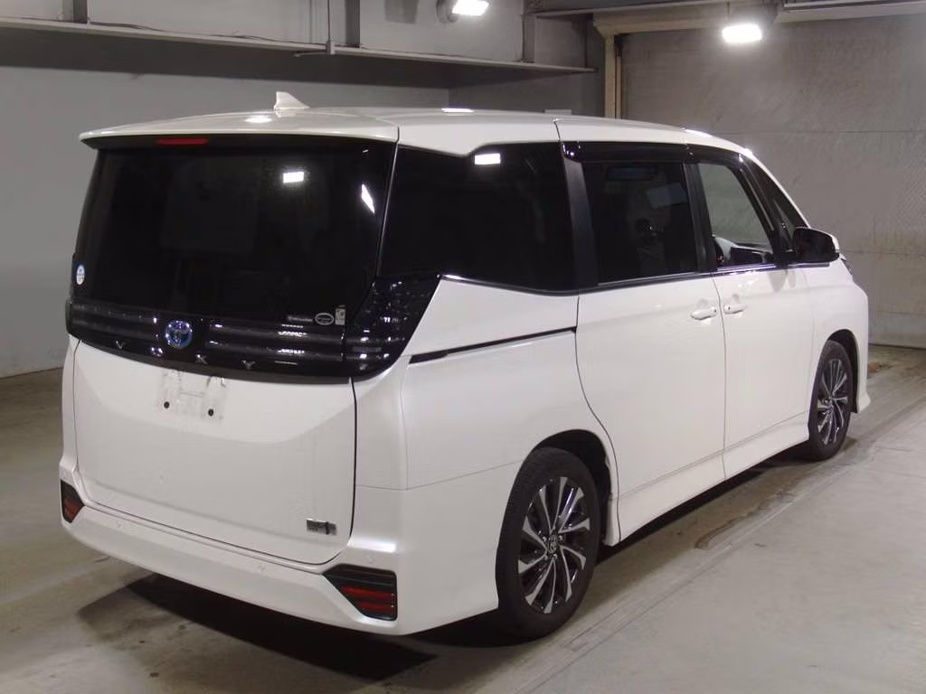 TOYOTA VOXY