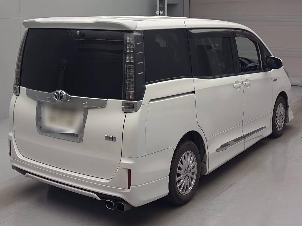 TOYOTA NOAH
