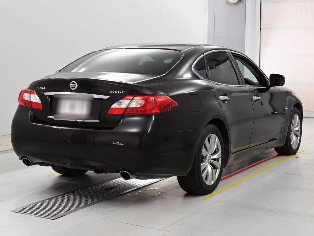 NISSAN FUGA