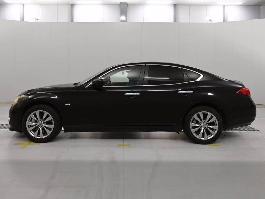 NISSAN FUGA