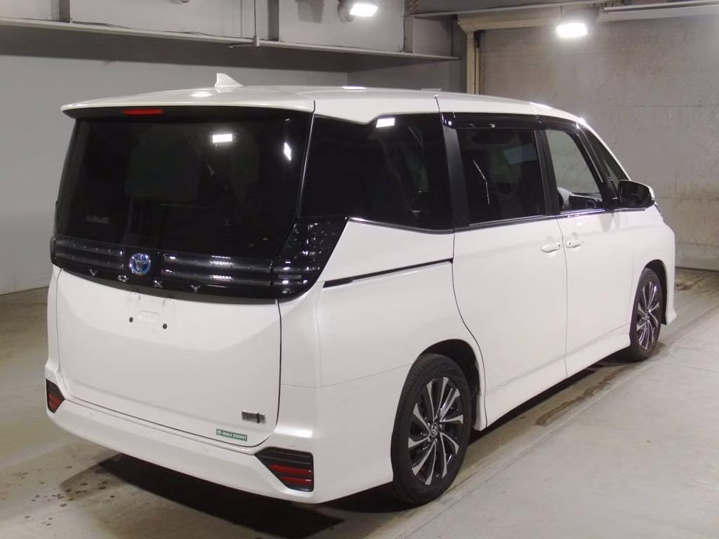 TOYOTA VOXY