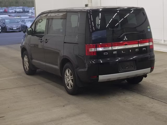 MITSUBISHI DELICA D:5