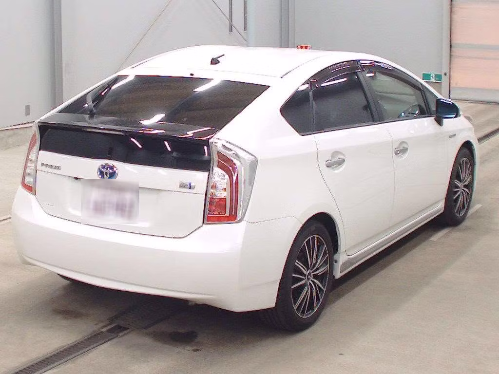 TOYOTA PRIUS
