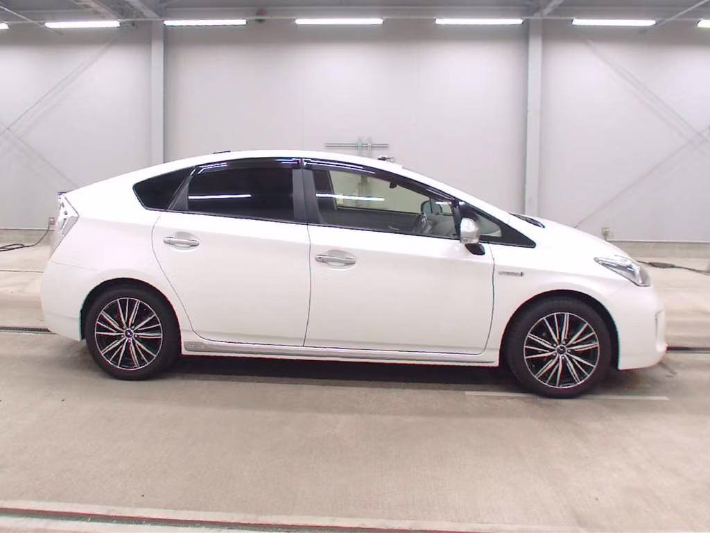 TOYOTA PRIUS