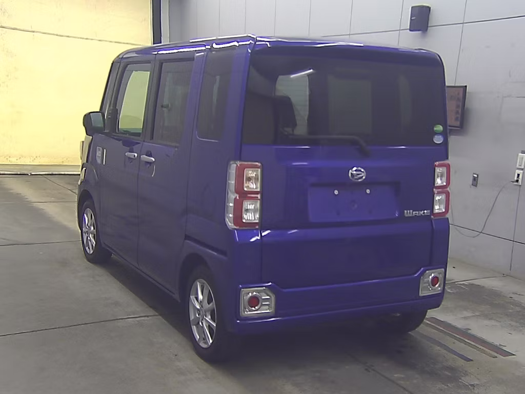 DAIHATSU WAKE