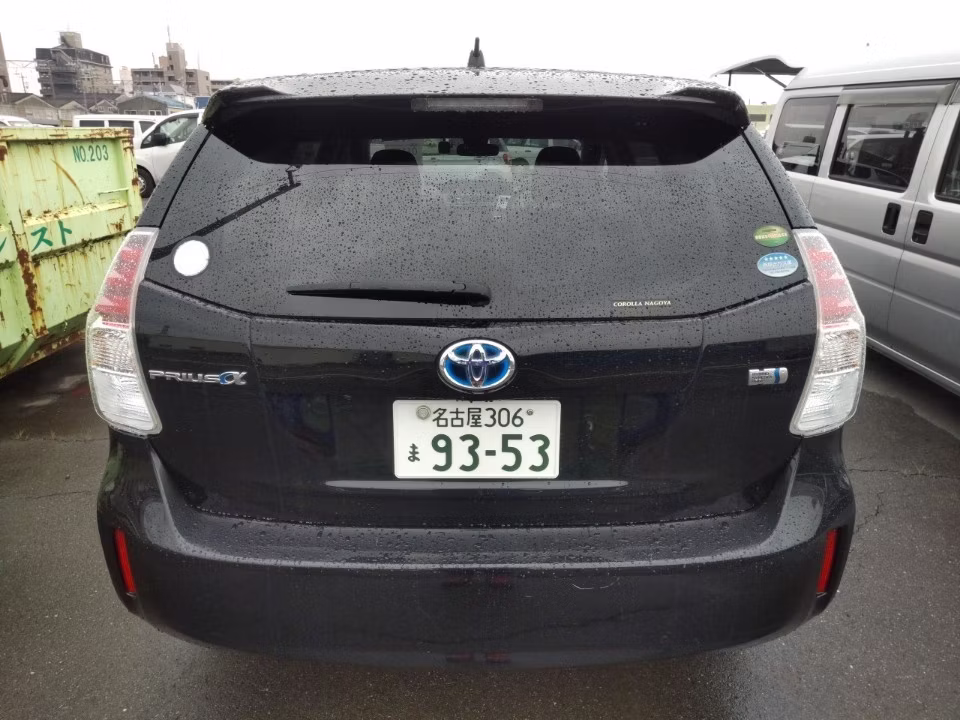 TOYOTA PRIUS ALPHA