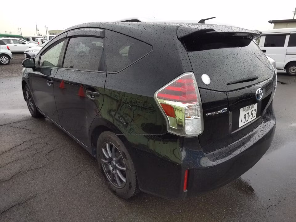 TOYOTA PRIUS ALPHA