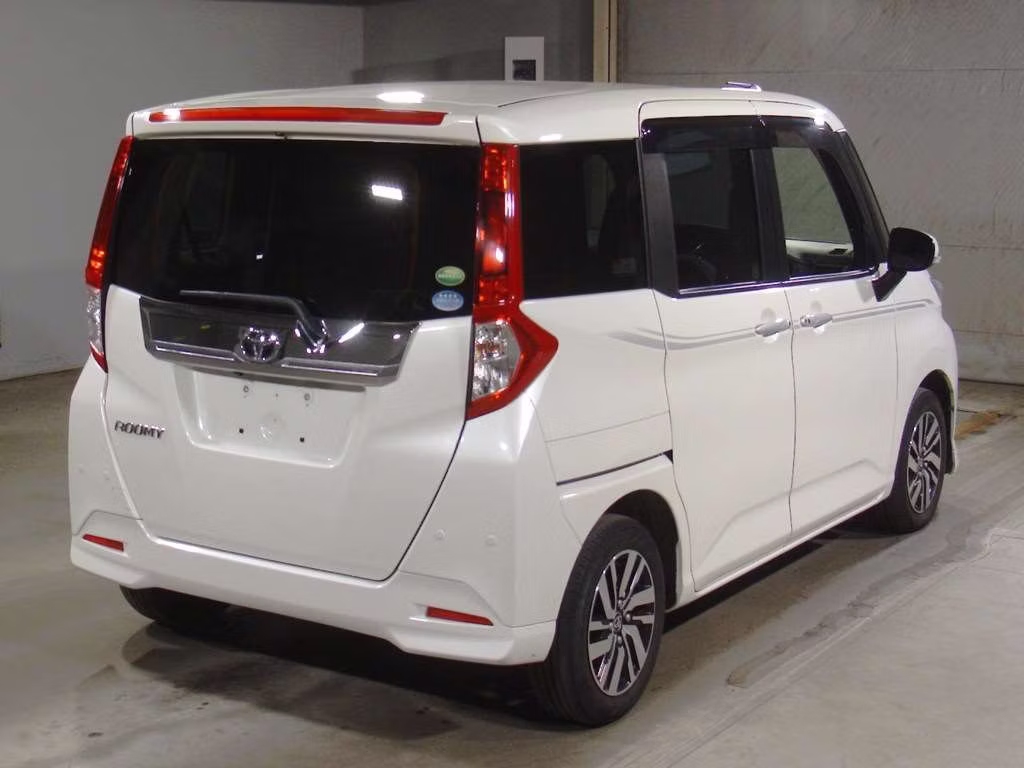 TOYOTA ROOMY
