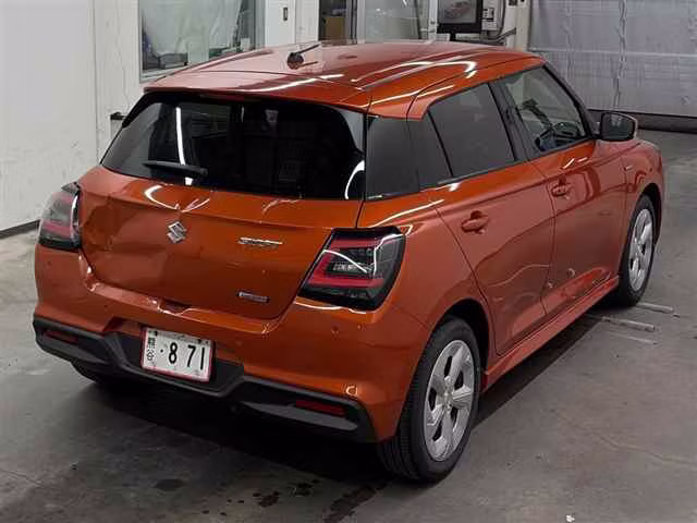 SUZUKI SWIFT