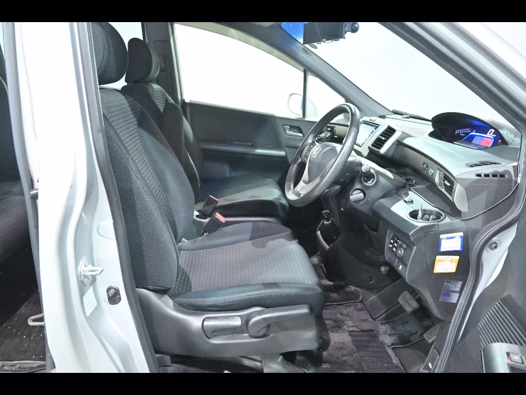 HONDA FREED SPIKE