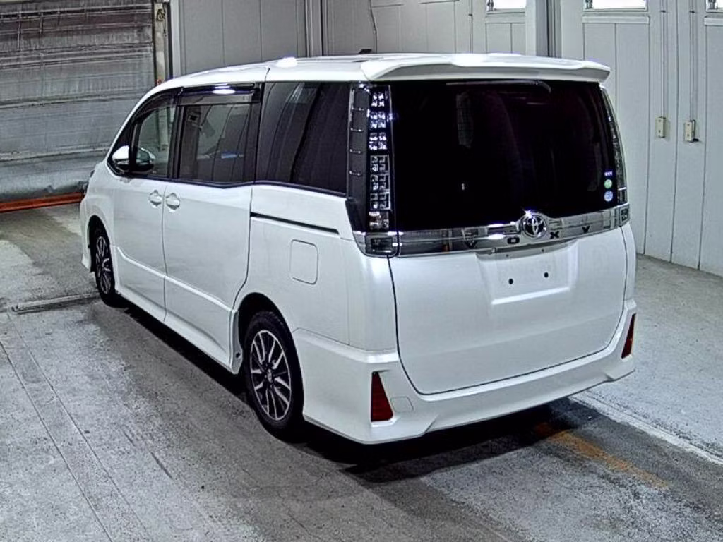 TOYOTA VOXY
