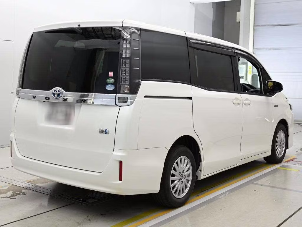 TOYOTA VOXY