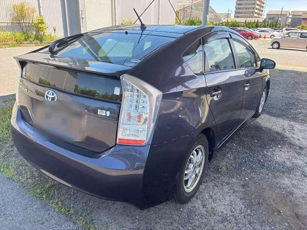 TOYOTA PRIUS