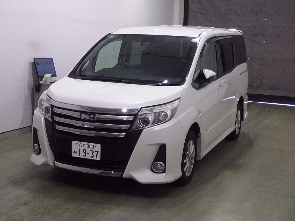 TOYOTA NOAH