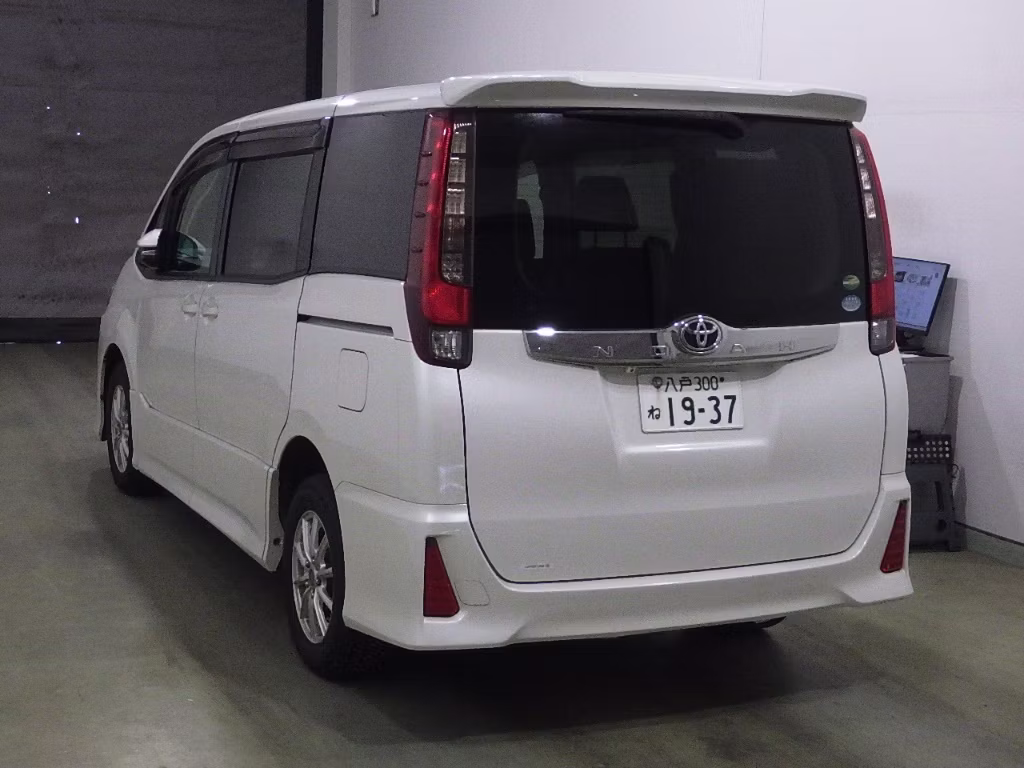 TOYOTA NOAH